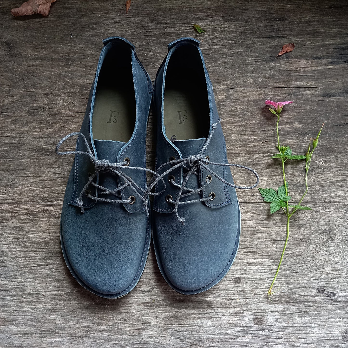 UK 6. FINGLE. Ink / Navy.