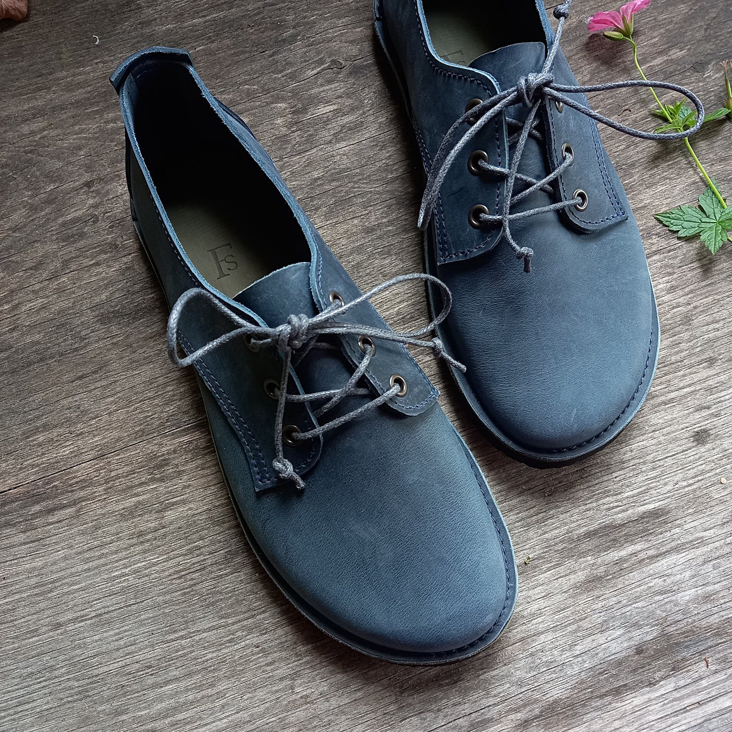 UK 6. FINGLE. Ink / Navy.