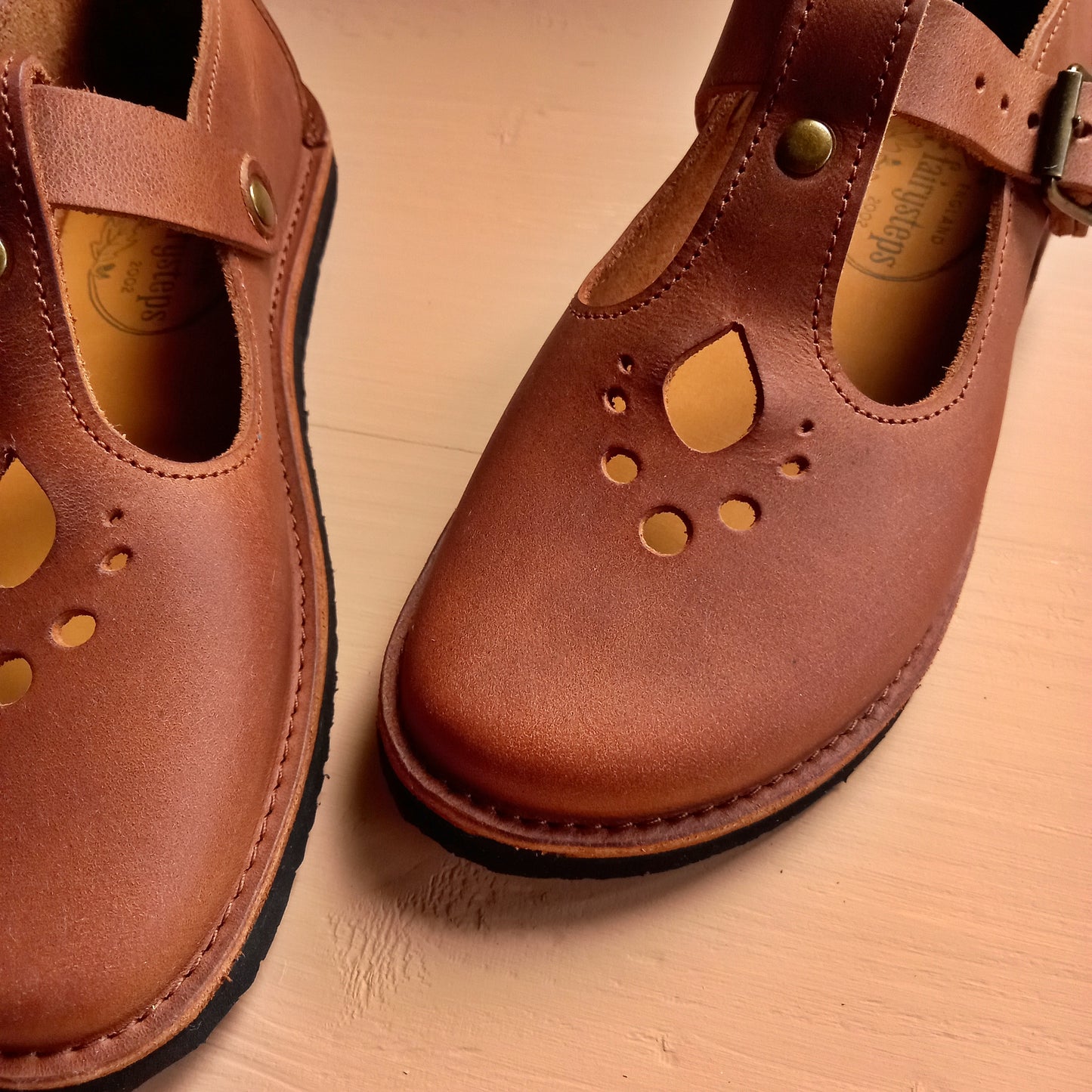 UK 4. LUPY Shoe. 4993