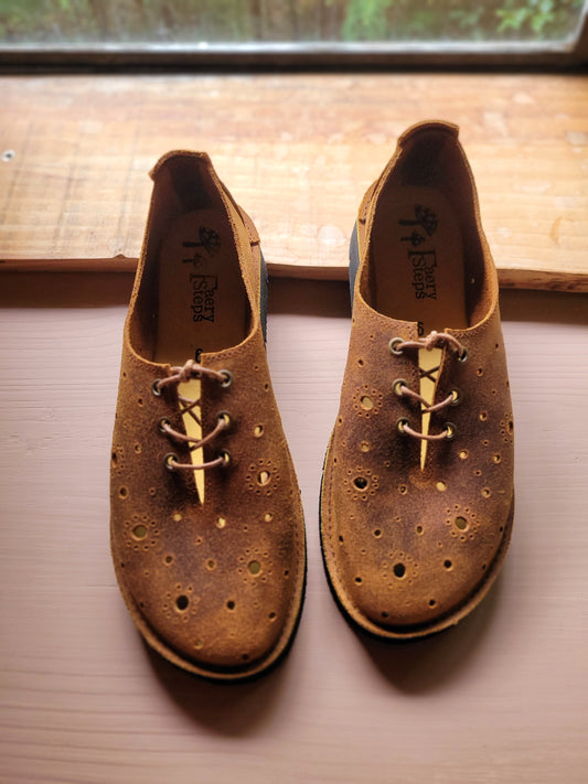 UK 6. SPILLER Shoe. Broderie Anglaise