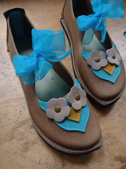 UK4. HOOT Shoe. No 4487