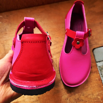 UK6. LUPY Shoe. 4712